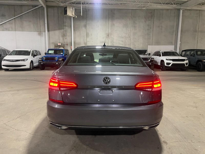 2021 Volkswagen Passat Highline Auto