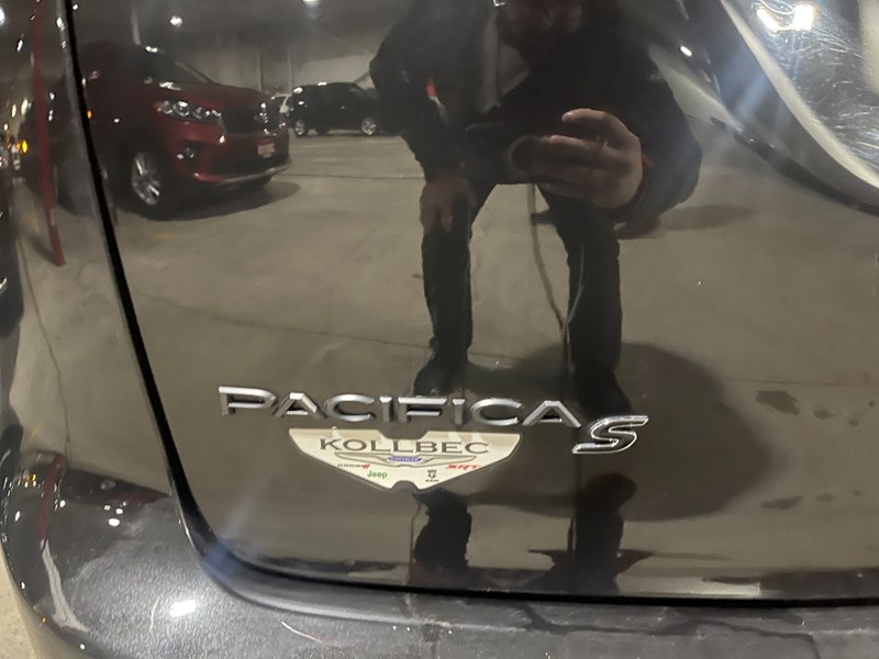 2022 Chrysler Pacifica Hybrid Limited