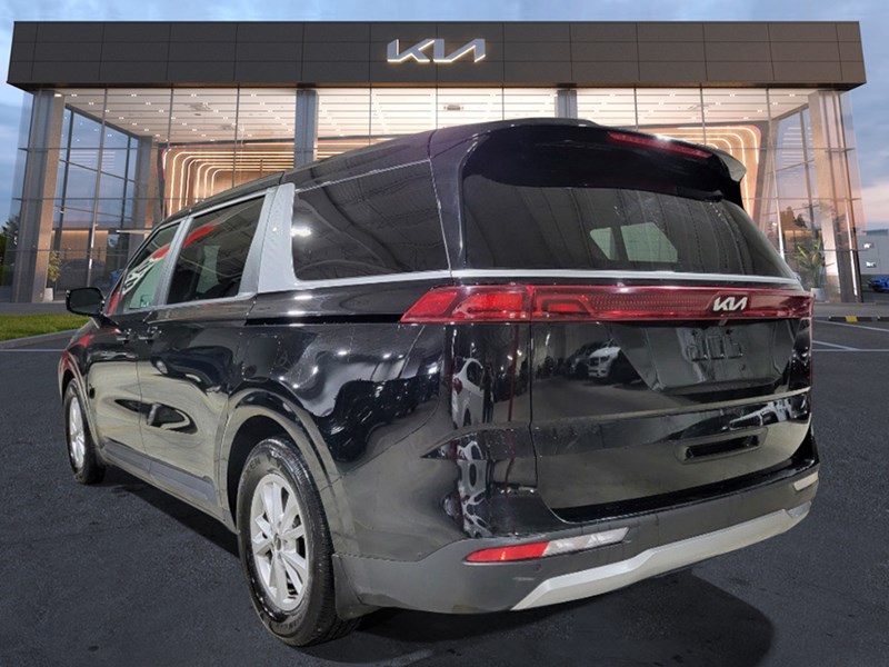 2022 Kia Carnival LX FWD