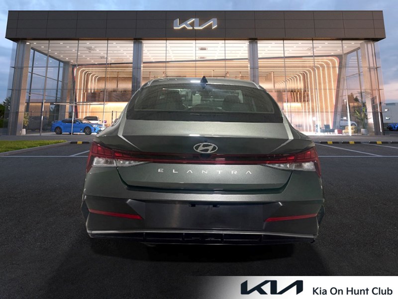 2024 Hyundai Elantra Luxury IVT